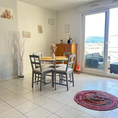 T2 Centre Dans Calme Hyères